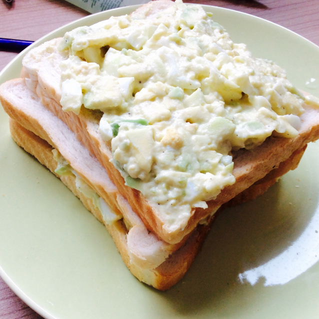 牛油果鸡蛋三明治