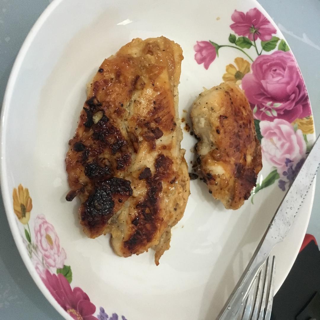 酷炫屌炸天好吃的煎鸡胸肉（香蒜蜂蜜煎鸡胸肉）
