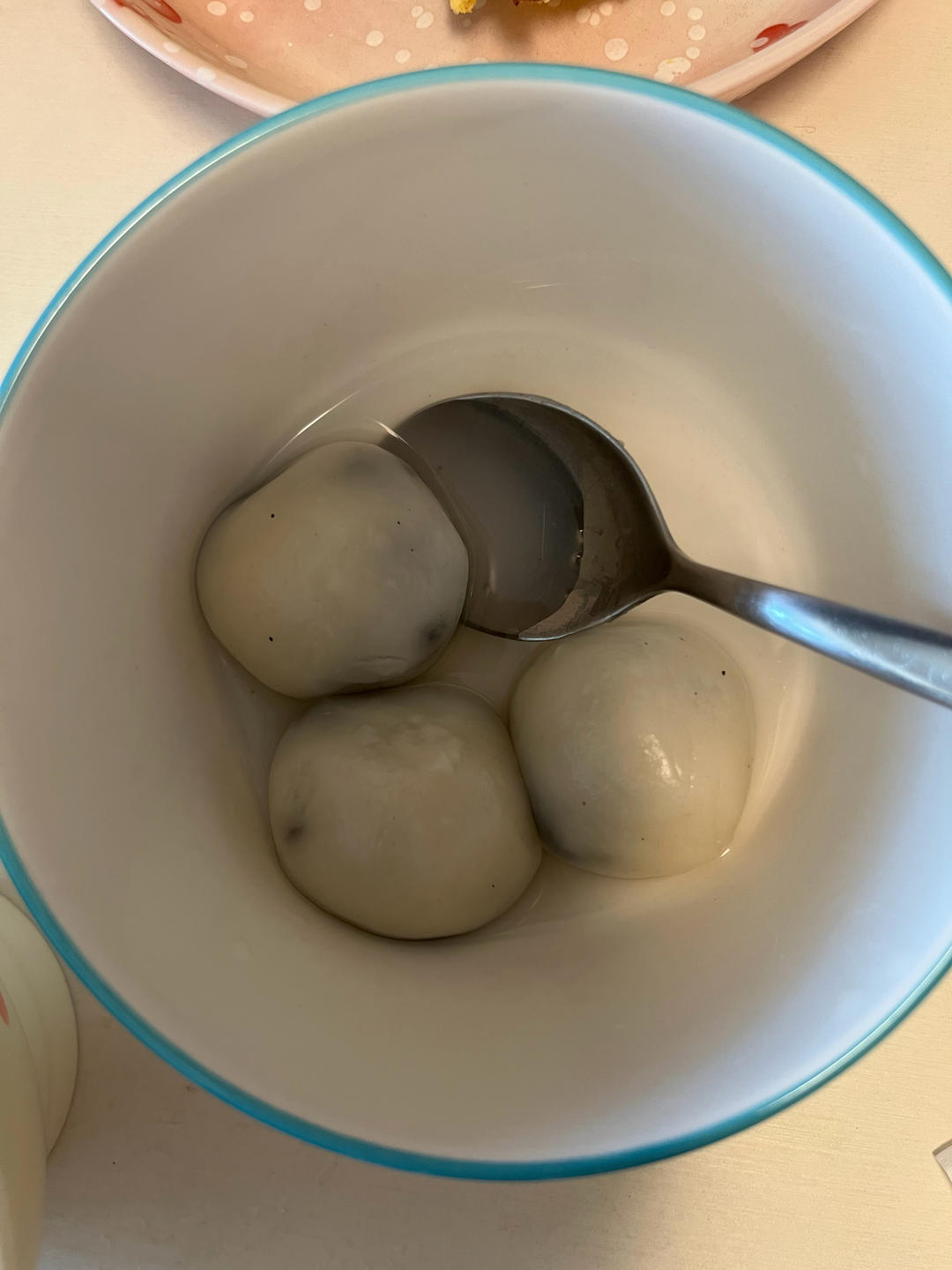 花生黑芝麻汤圆