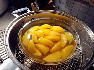 一滴水不加的黄桃罐头的做法 步骤8