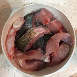 红烧鲩鱼的做法 步骤1