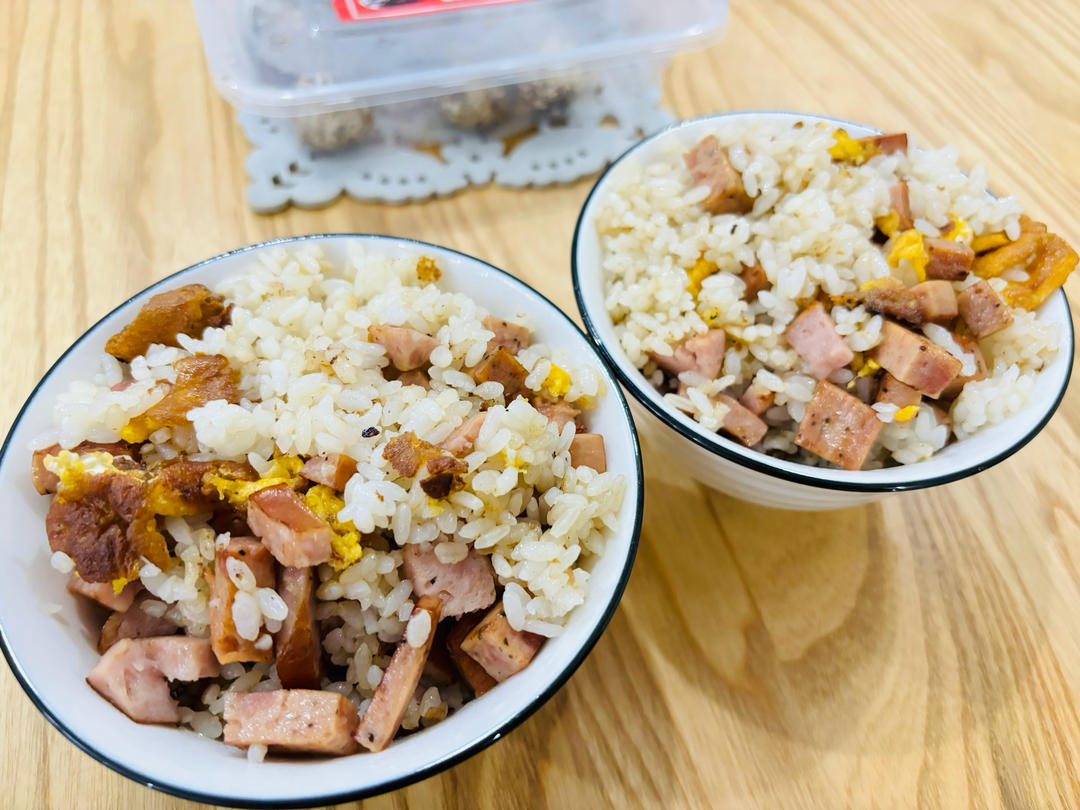 火腿肠蛋炒饭