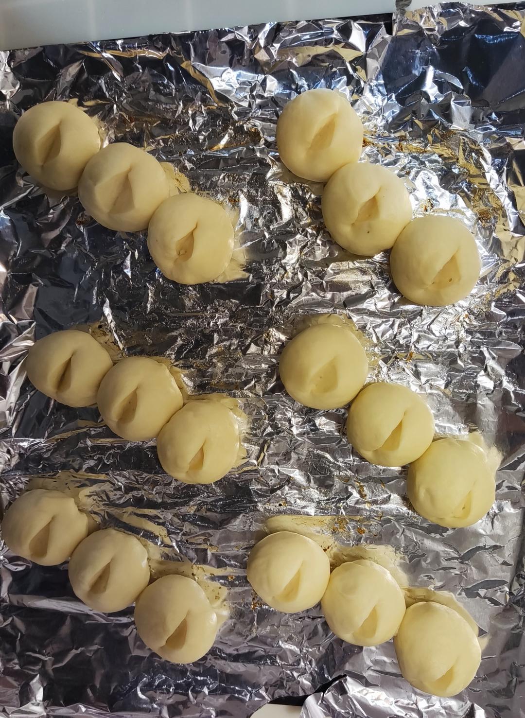 万能台式面团新食谱，古早三颗葱肉松包也太香了