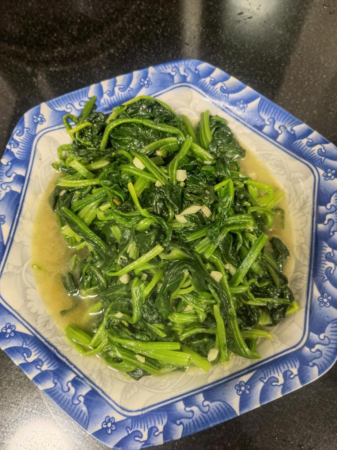 不涩口又嫩的清炒菠菜