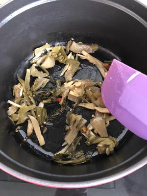 夏季快手美食-龙利鱼酸菜粉丝汤的做法 步骤9