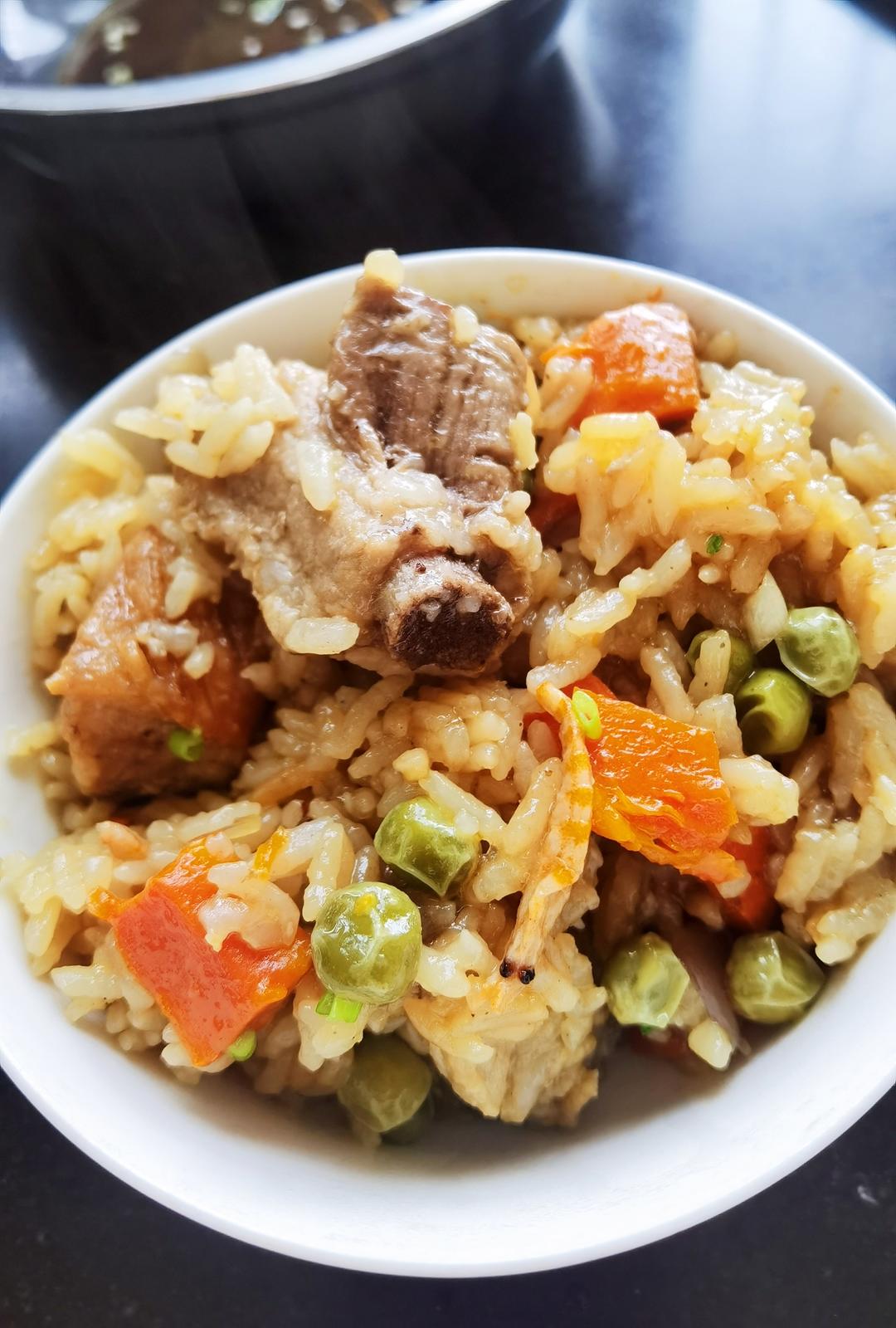 【排骨焖饭】
