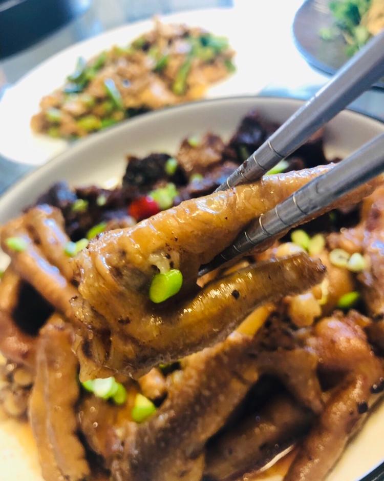 电饭锅五花肉烧鸡爪