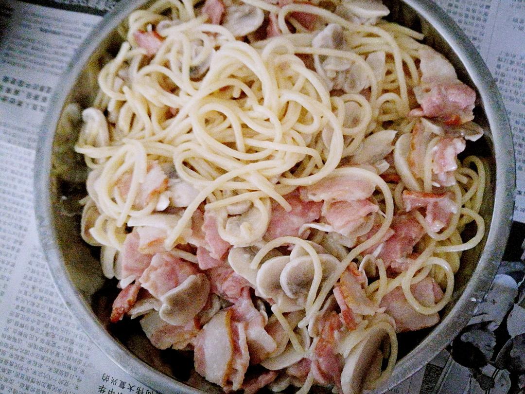 白蘑菇奶油培根意面