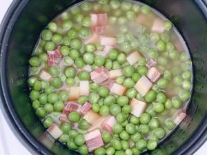 电饭煲豌豆火腿焖饭的做法 步骤4