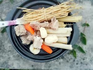 茅根竹蔗炖排骨汤的做法 步骤4