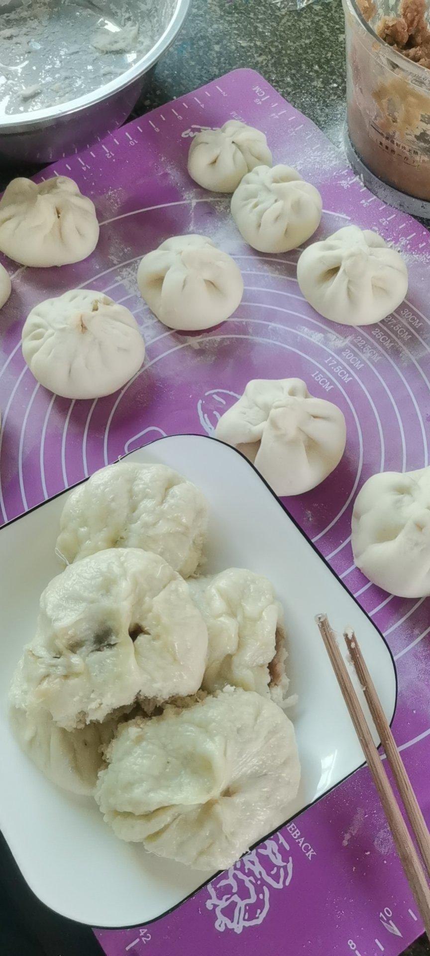 鲜美多汁的洋葱牛肉包子