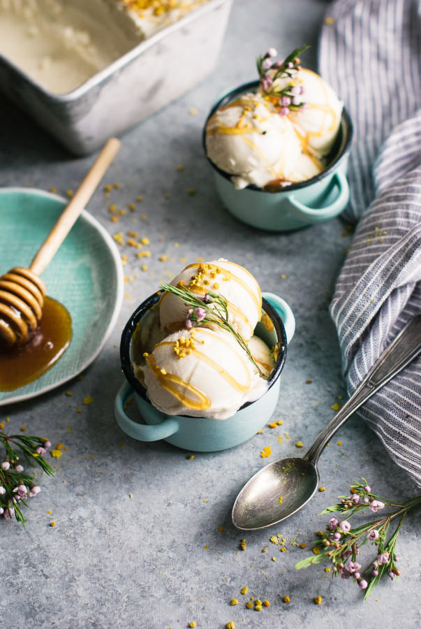 Honey Chamomile Frozen Yogurt with Bee Pollen 蜂蜜甘菊的酸奶跟玫瑰花粉的做法