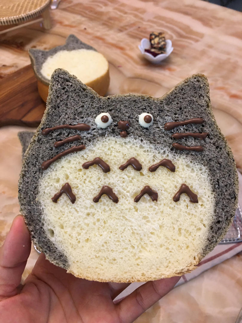 风靡日本的胖脸猫头吐司盒——龙猫双色吐司