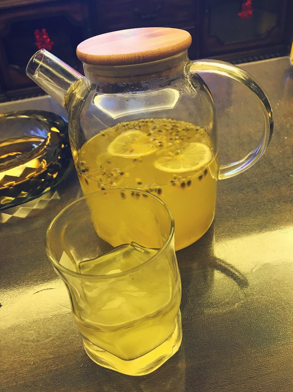 78婧做的百香果的朴素吃法百香果汁