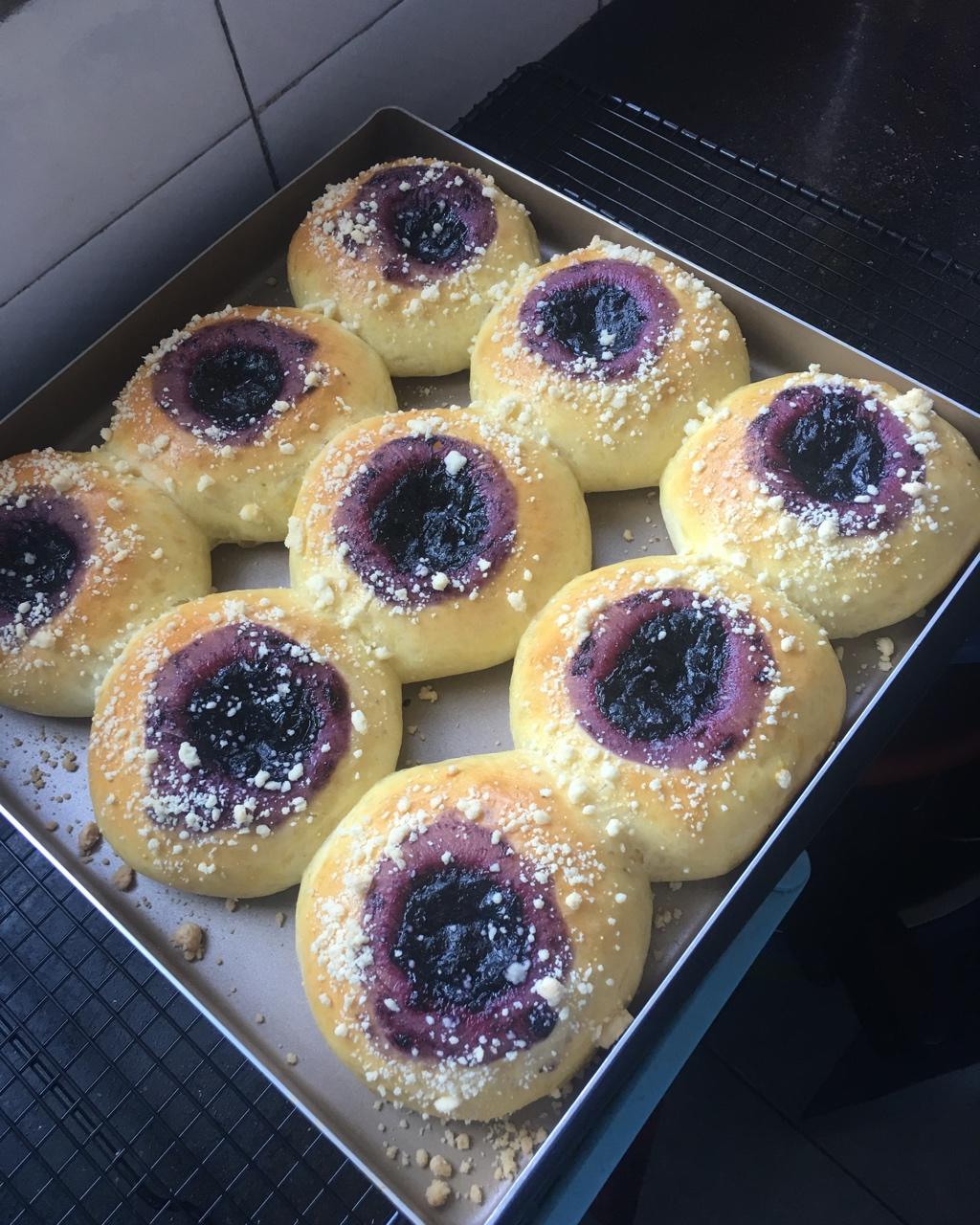 绾绾xx做的蓝莓奶酥面包
