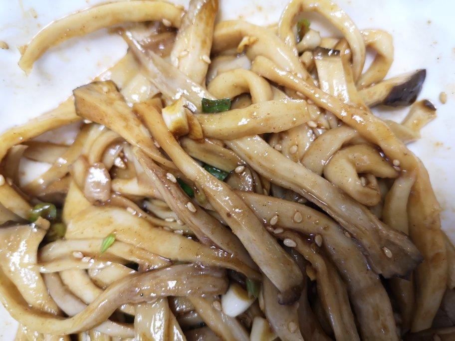 比肉还好吃的【手撕凉拌杏鲍菇】，上桌扫光光