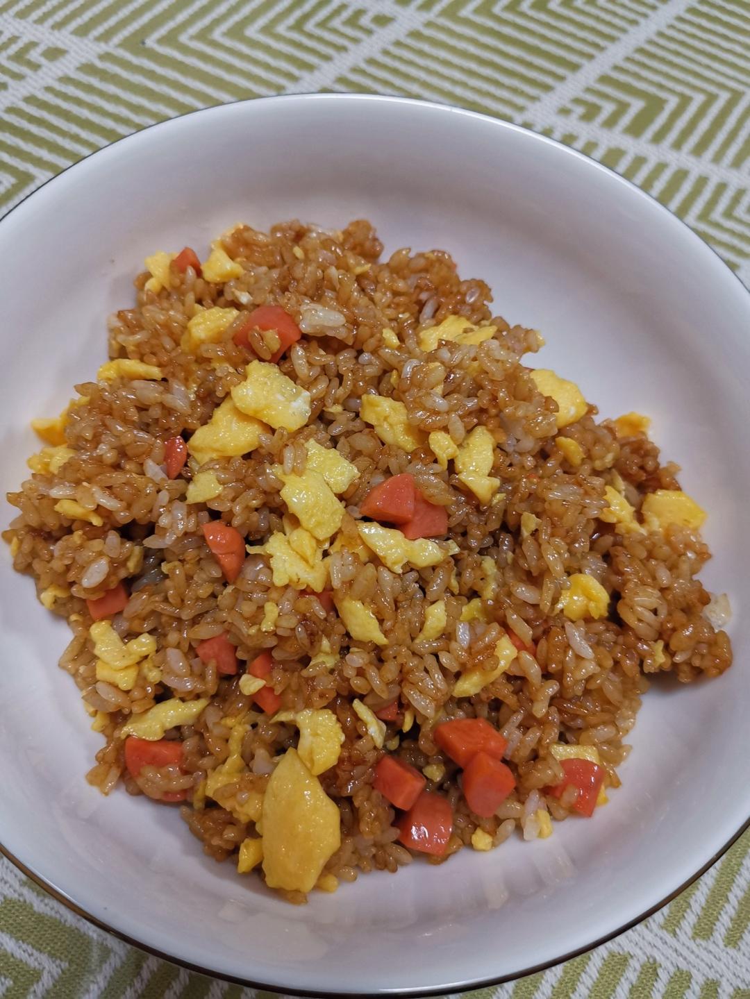 超级好吃的酱油火腿蛋炒饭！