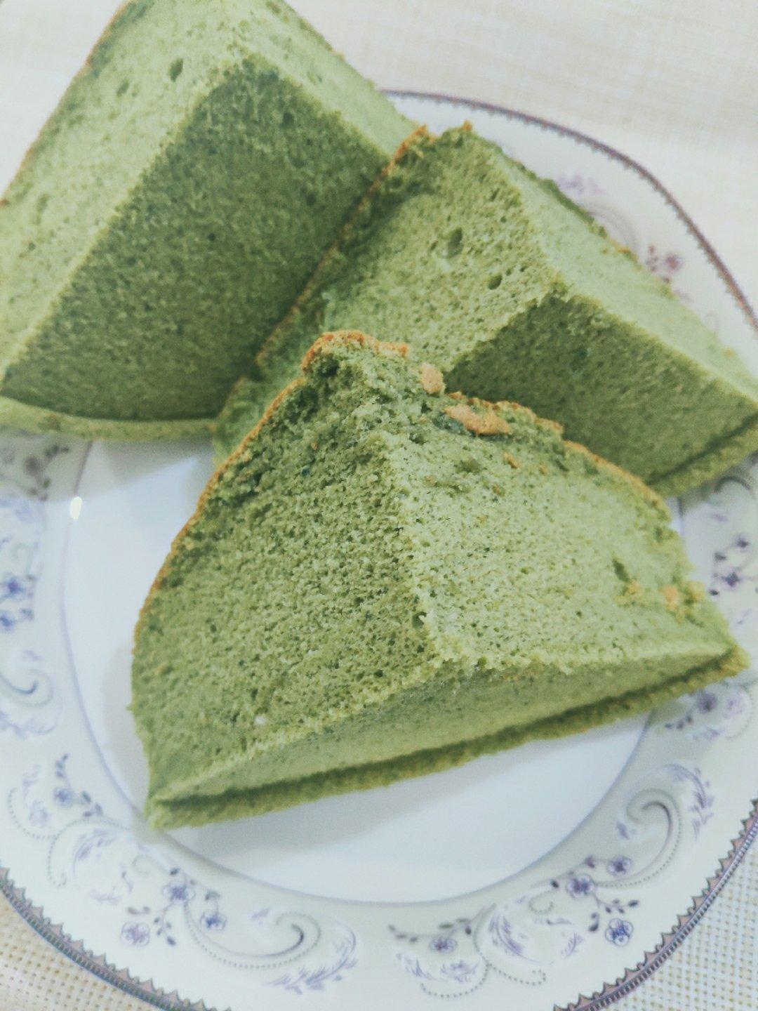 一只兔子猫做的8寸抹茶戚风蛋糕