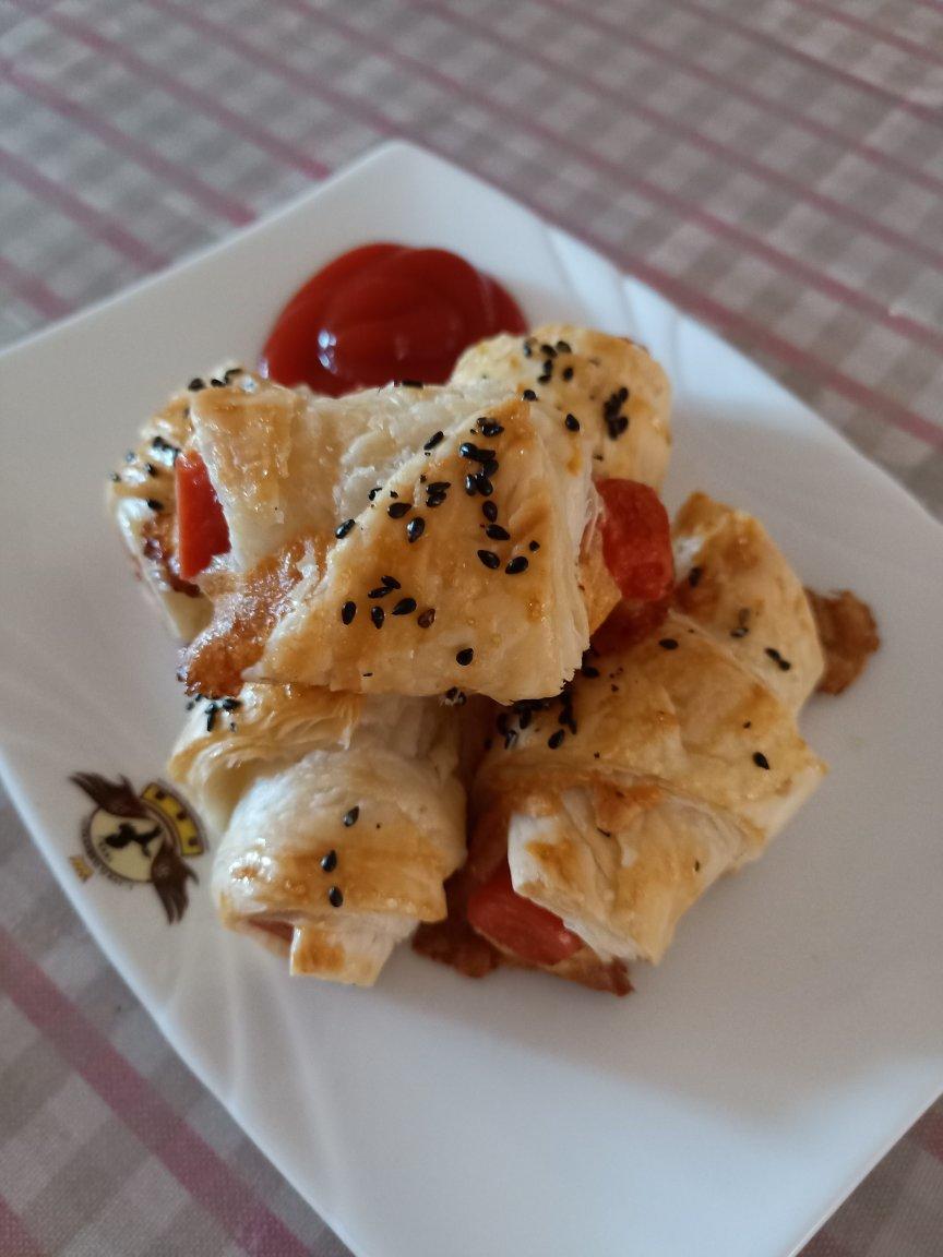 香肠酥皮卷：手抓饼皮还能这样吃，不用和面快速搞定早餐