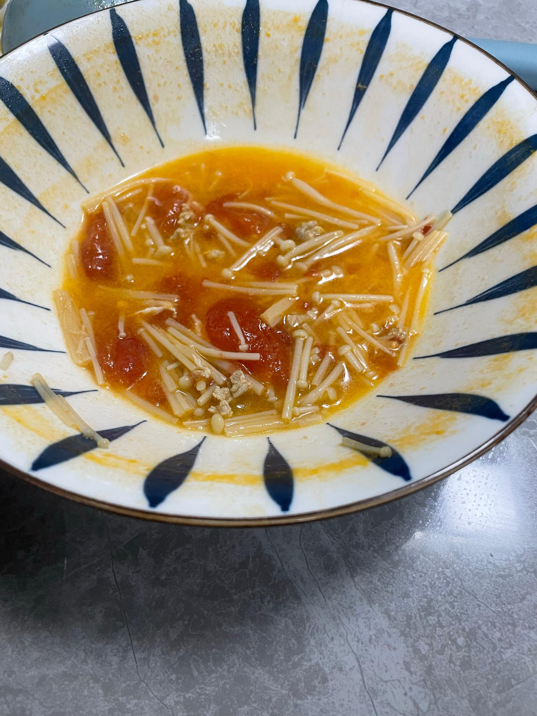 金针菇汤（简单家常菜）——附西红柿去皮技巧