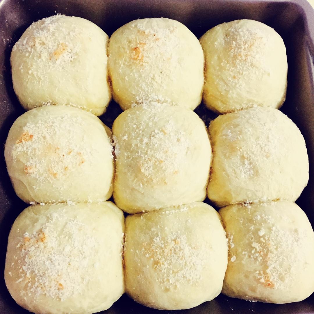 柔软看得见─超软香甜椰蓉小面包