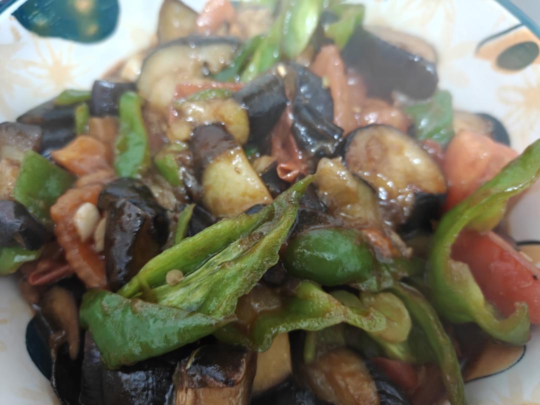 红烧茄子（佐西红柿尖椒）