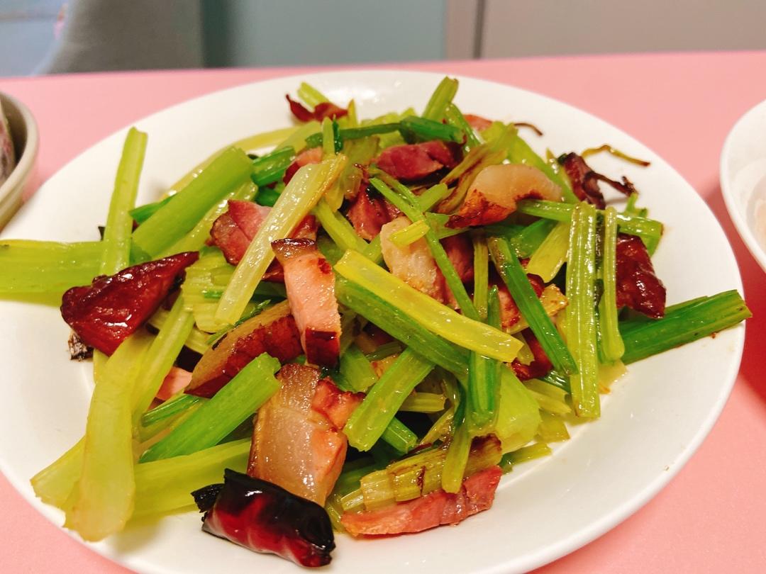 芹菜炒腊肉