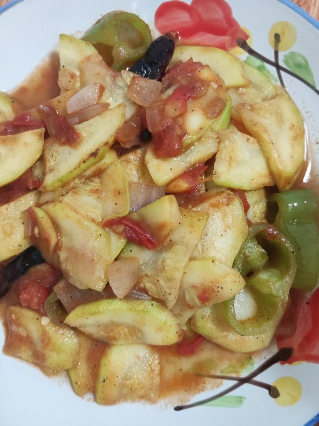 西红柿炒西葫芦