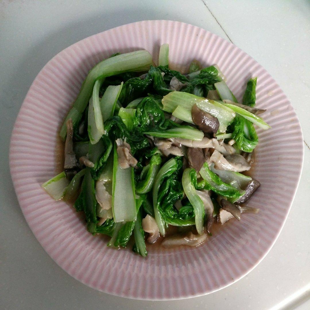 姬菇炒小白菜