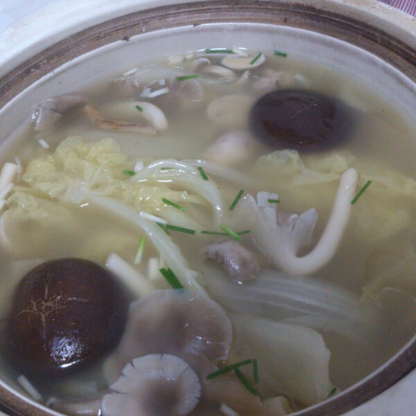 杂骨菌菇汤