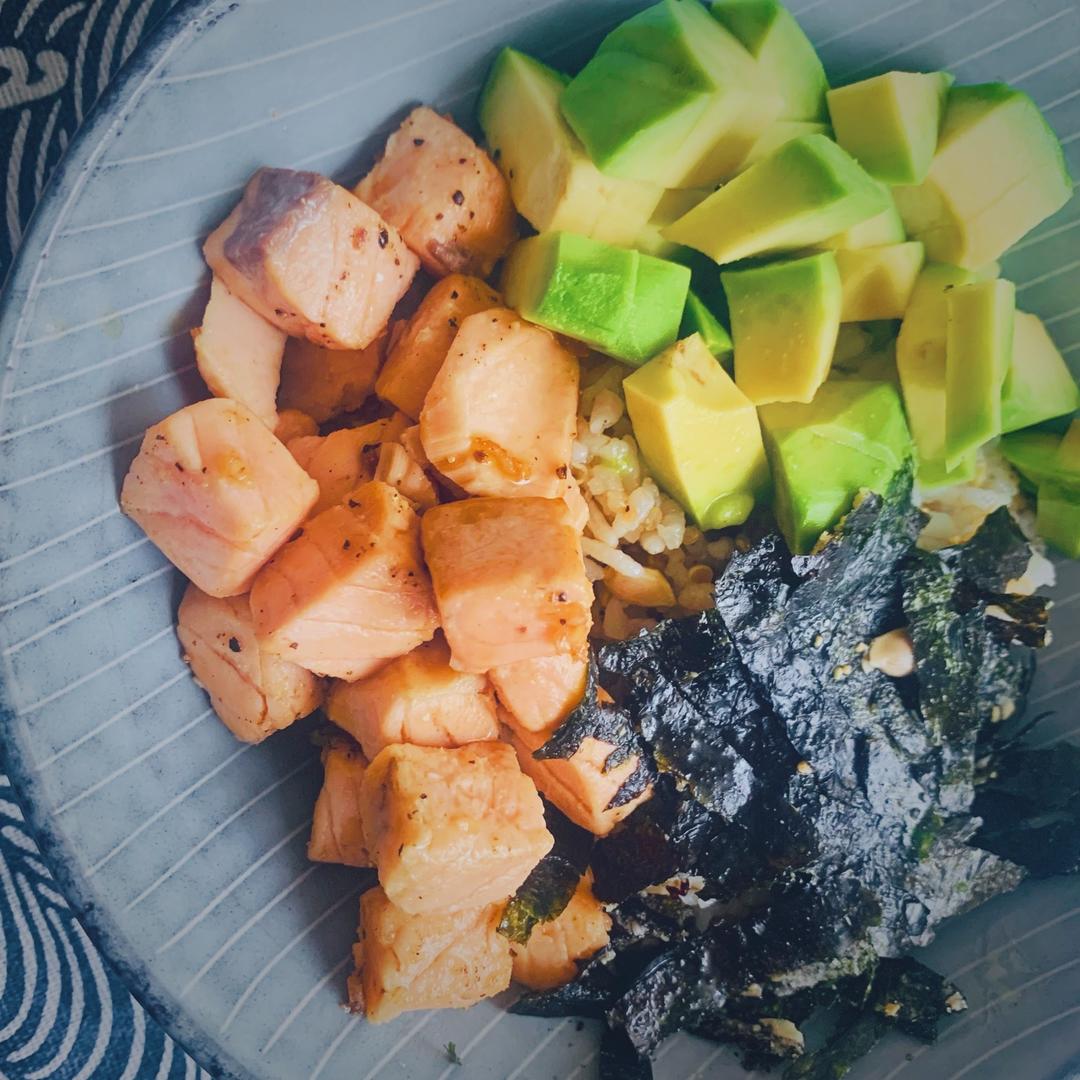 🥑三文鱼牛油果拌饭的做法