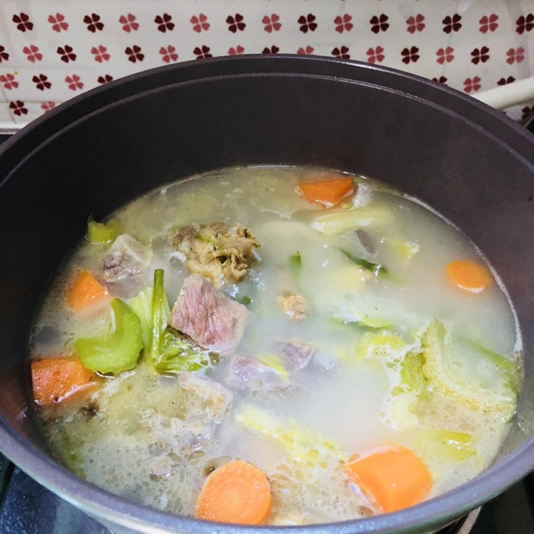 丽江腊排骨火锅