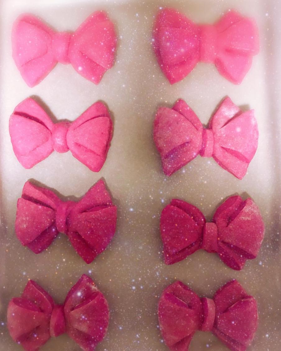 少女心粉红蝴蝶结面包