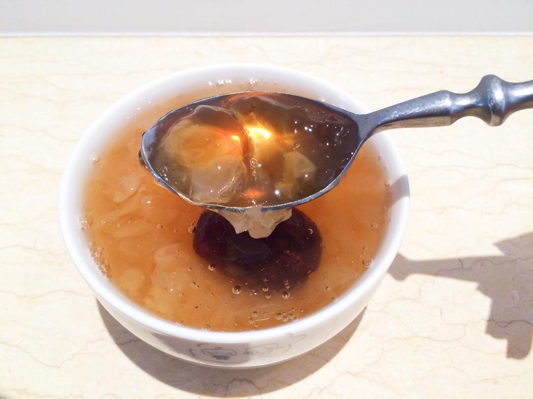 桃胶雪燕皂角米银耳羹