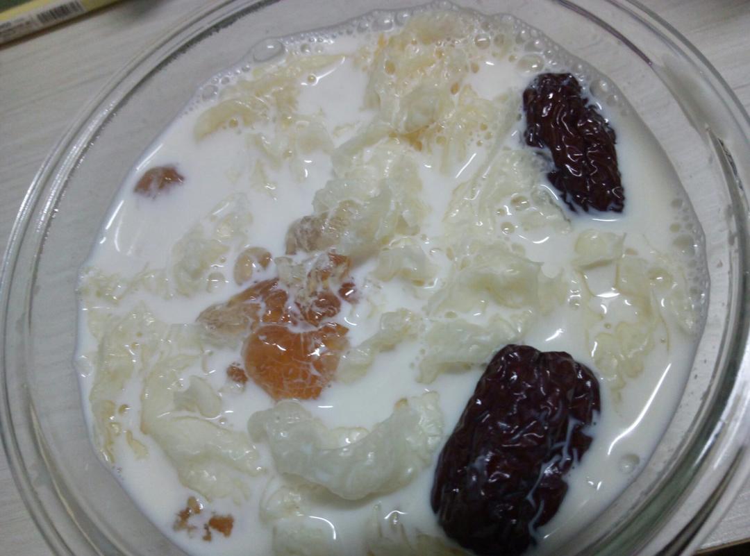 牛奶炖桃胶