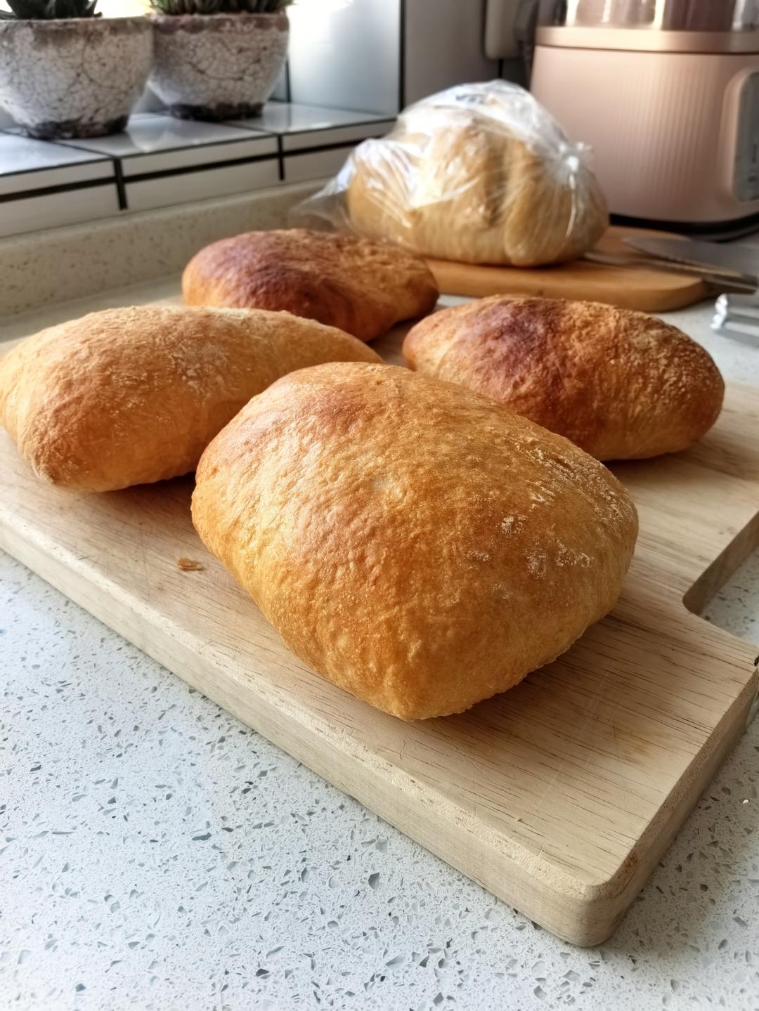 恰巴塔面包  Ciabatta