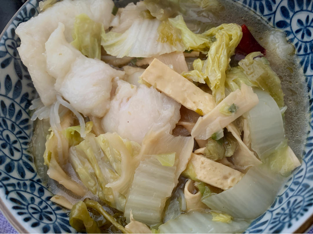 〈酸菜鱼〉，汤都能喝掉。欣小厨 😉