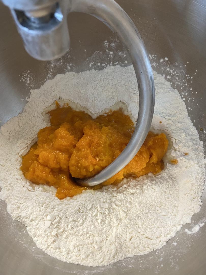 好吃到疯的南瓜奶酪软欧包