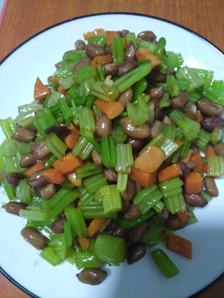 凉拌芹菜花生米胡萝卜