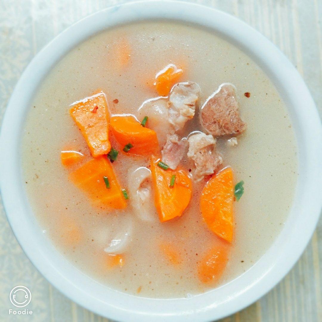 若为吃故做的猪蹄胡萝卜汤