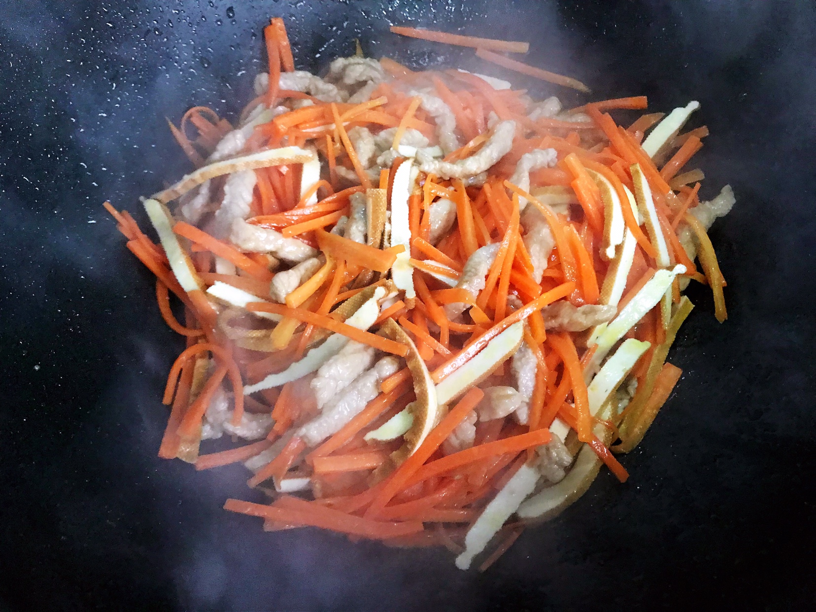 蚝油胡萝卜青椒香干炒肉丝的做法 步骤14