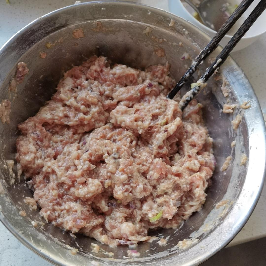 猪肉芹菜饺子馅，饺子馅怎么调才好吃