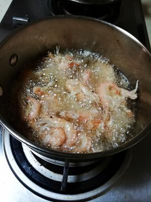 新手必成功的油炸小海虾的做法 步骤4