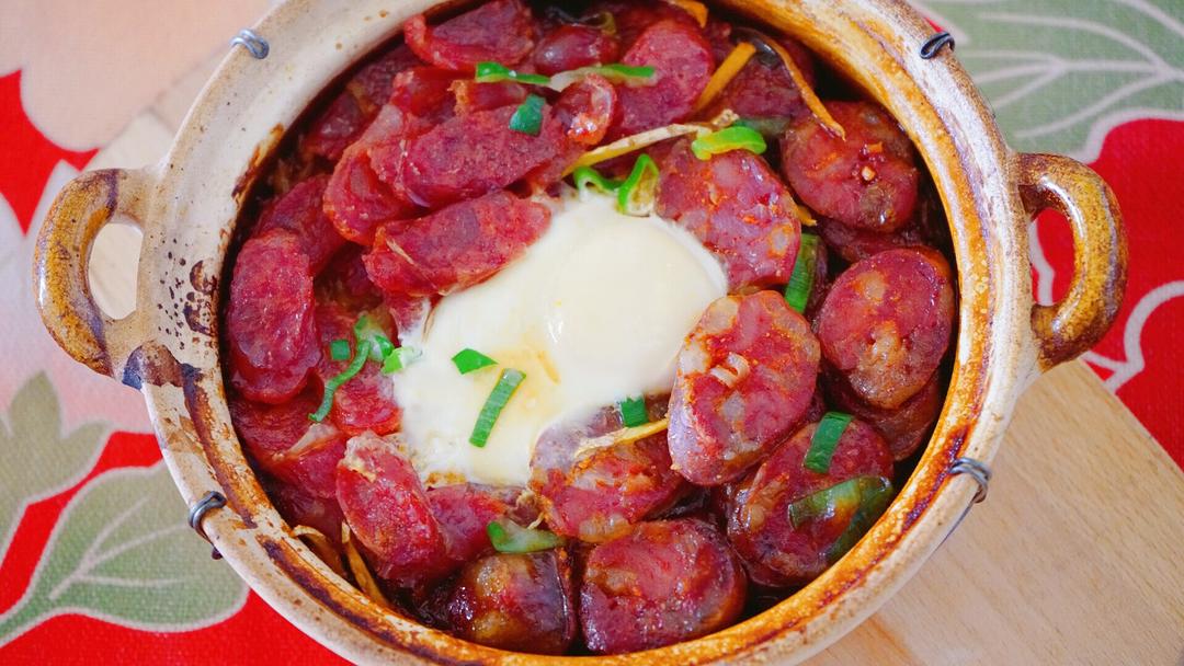 双拼腊肠煲仔饭的做法