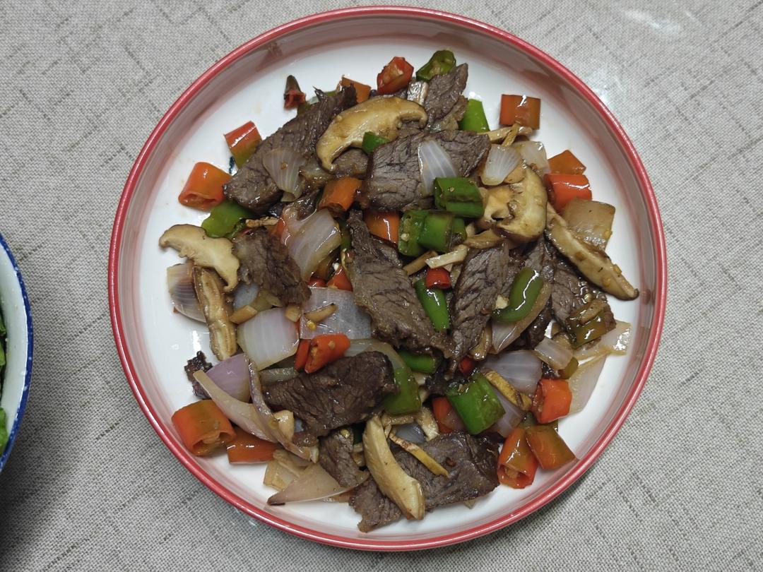 香菜炒牛肉，香辣下饭，爱吃香菜的朋友看过来，拌饭绝了