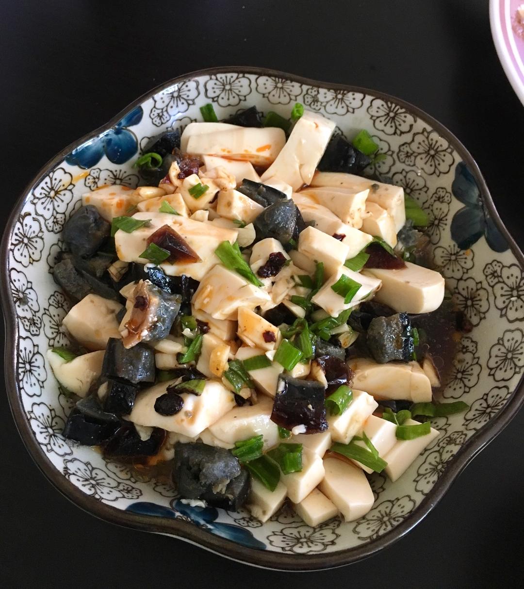 园园的移动城堡做的皮蛋拌豆腐