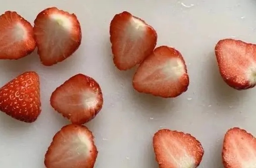 草莓牛奶小方的做法 步骤4