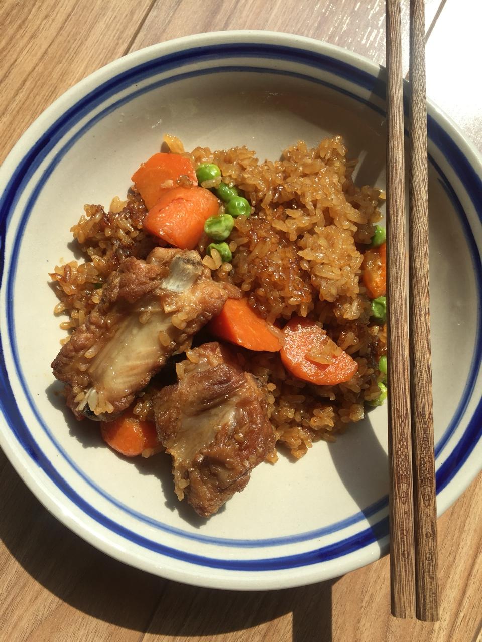 喷香排骨焖饭（爆好吃）