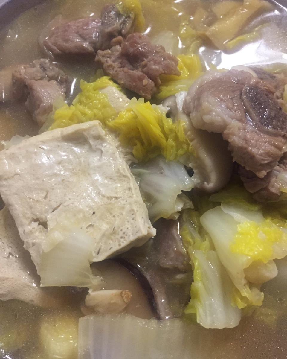 小蚊滋做的冻豆腐白菜炖五花肉