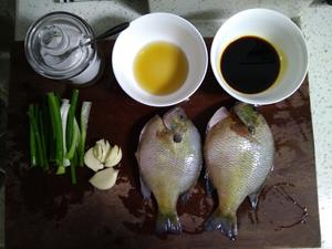 香煎太阳鱼的做法 步骤1